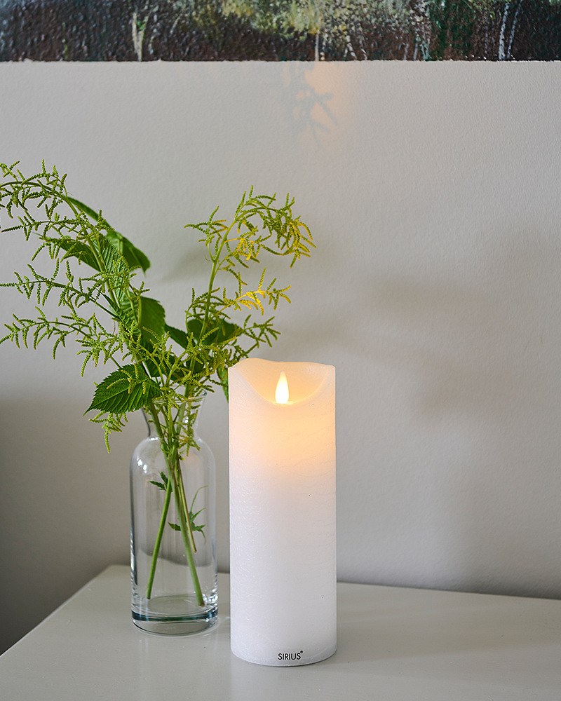 Sara wiederaufladbare Wachs-LED-Kerze, weiß, 7,5 x 20 cm