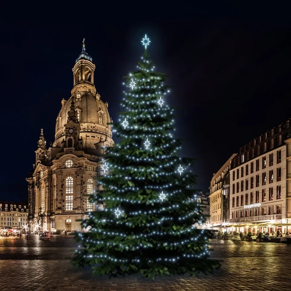 LED-Lichtset für Weihnachtsbäume 18-20 m hoch, eisweiß mit Dekoren DZ141S3