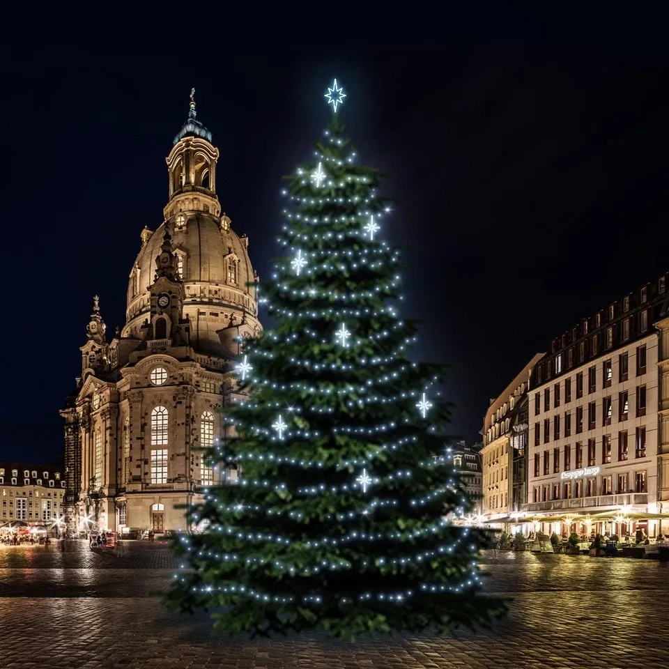 LED-Lichtset für Weihnachtsbäume 18-20 m hoch, eisweiß mit Dekoren DZ113S4