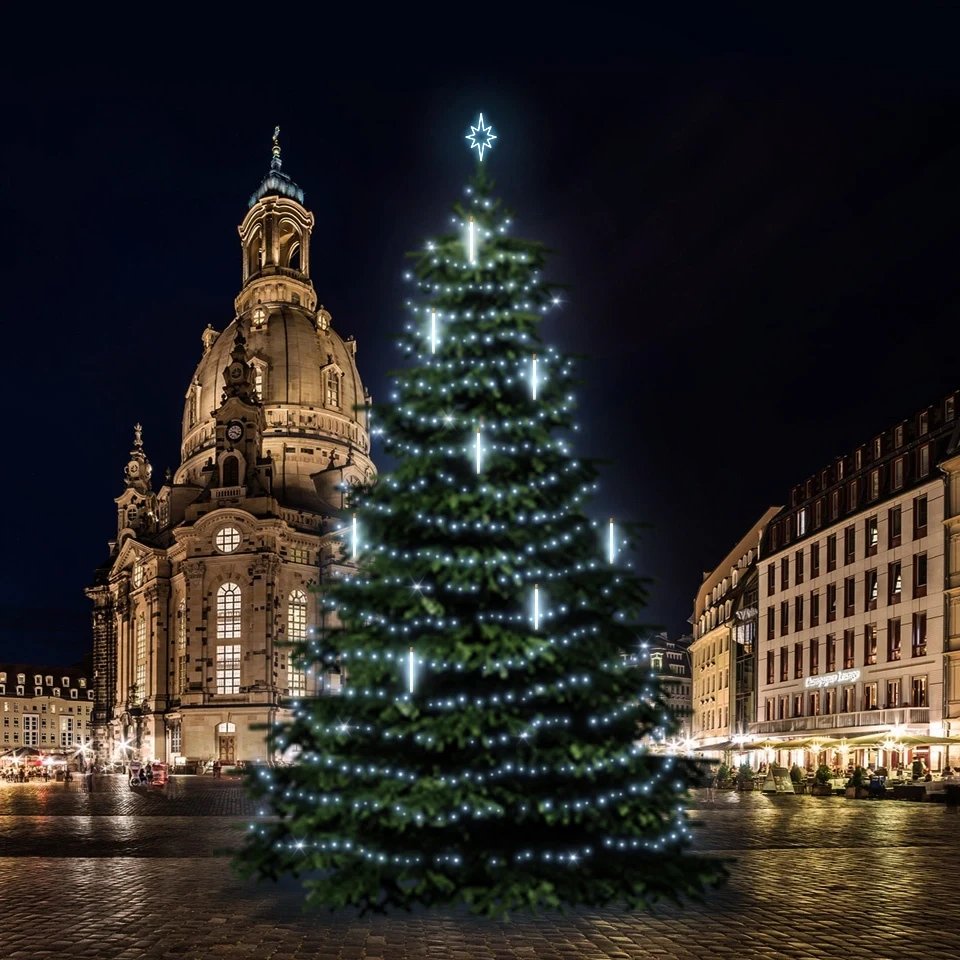 LED-Lichtset für Weihnachtsbäume 18-20 m hoch, eisig weiß mit fallendem Schnee