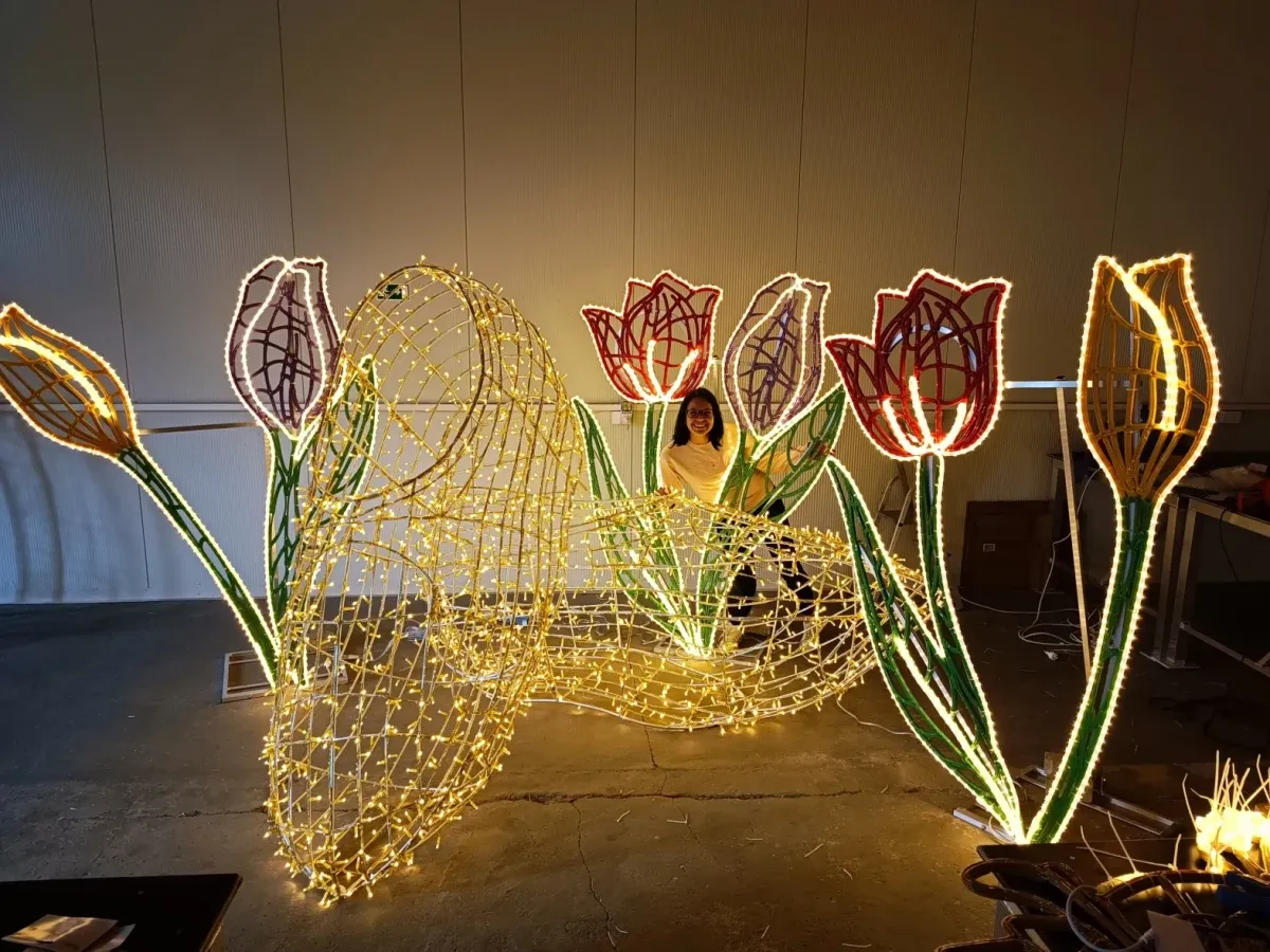 LED-Clog-Lichter, warmweiß, farbige Tulpen, 36 V, 90,2 W, bestehend aus 18 Teilen