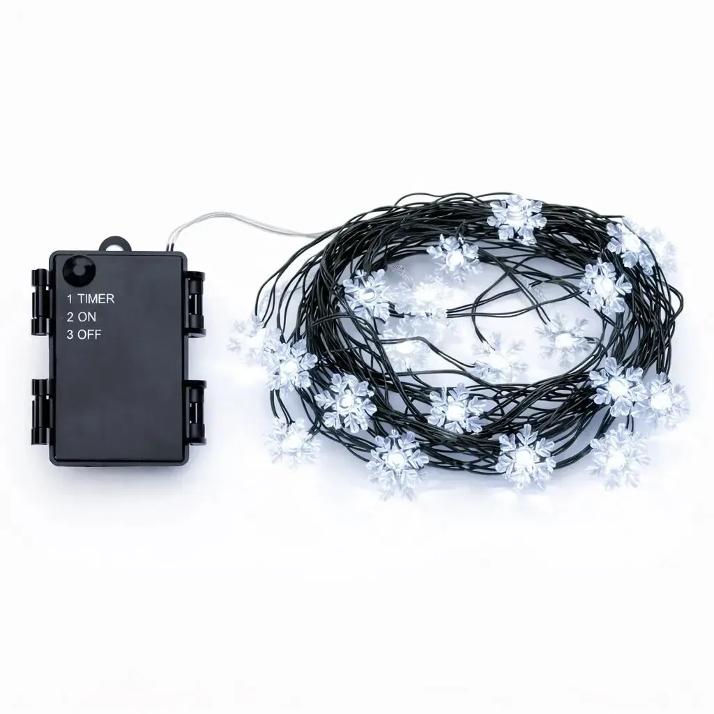 Batteriebetriebene LED-Lichterkette, Schneeflocken, eisweiß, 50 LEDs, 5,3 m, IP44, 3 × AA, für den Außenbereich