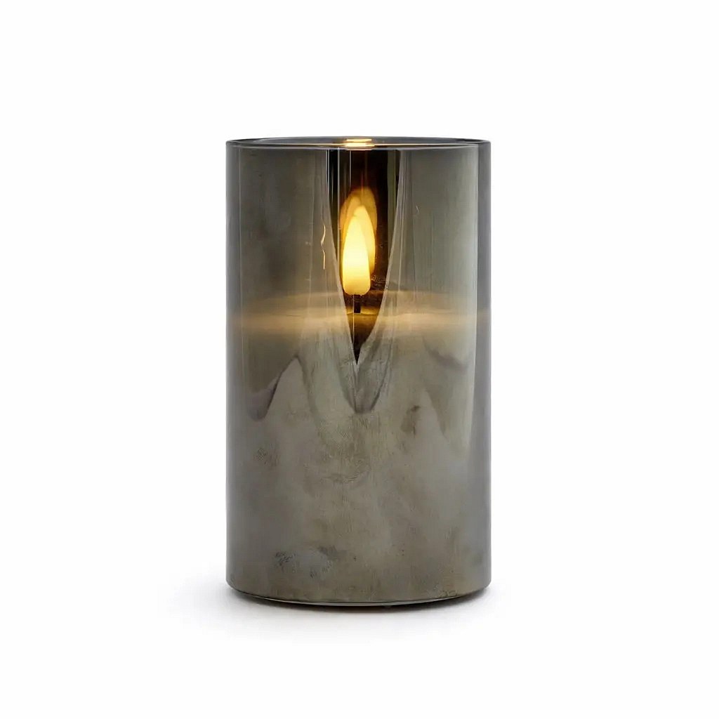 Batteriebetriebene LED-Kerze im Glas, Ø 7,5 × 15 cm, grau, 2× AA, warmweiß