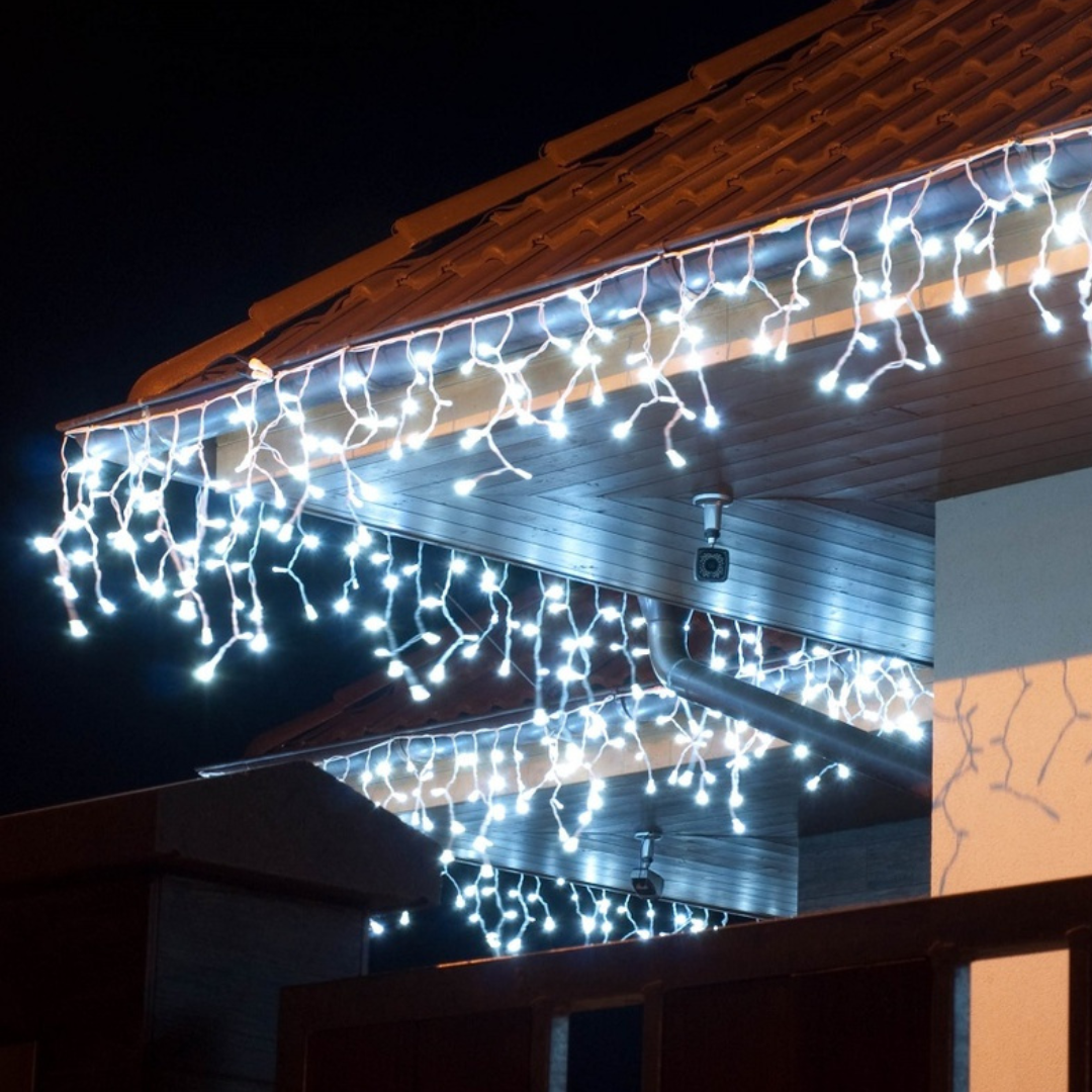 Easy Fix LED-Eiszapfen für den Außenbereich, beleuchtet, FLASH, 300 × 50 cm, eisweiß, 114 LEDs, IP67, weißes Kabel, miteinander verbindbar