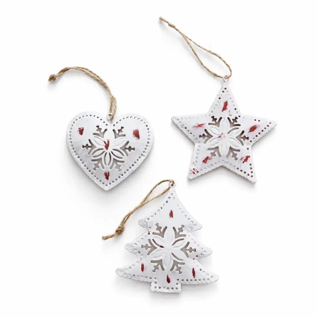 Produktion - Metall-Weihnachtsschmuck zum Aufhängen mit patiniertem Baum, gemustert
