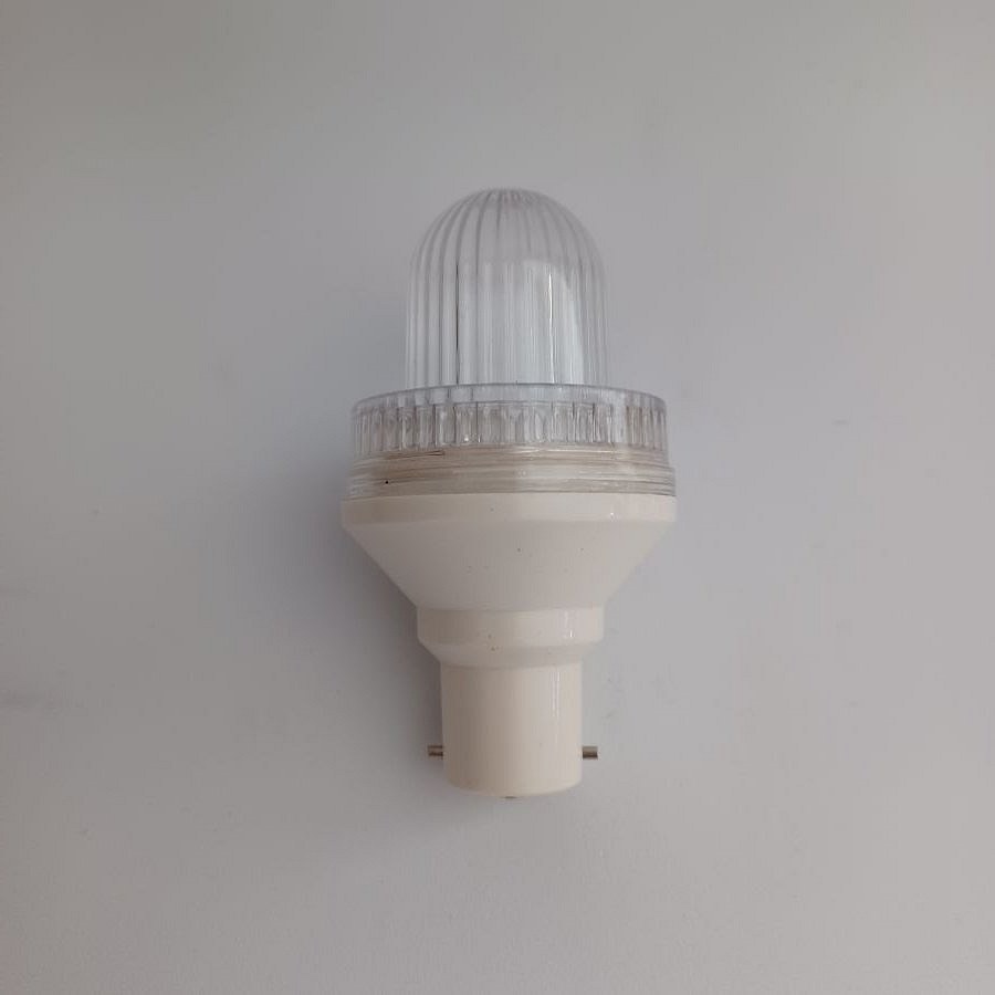LED-Glühbirne FLASH, eisweiß, Fassung B22, IP44
