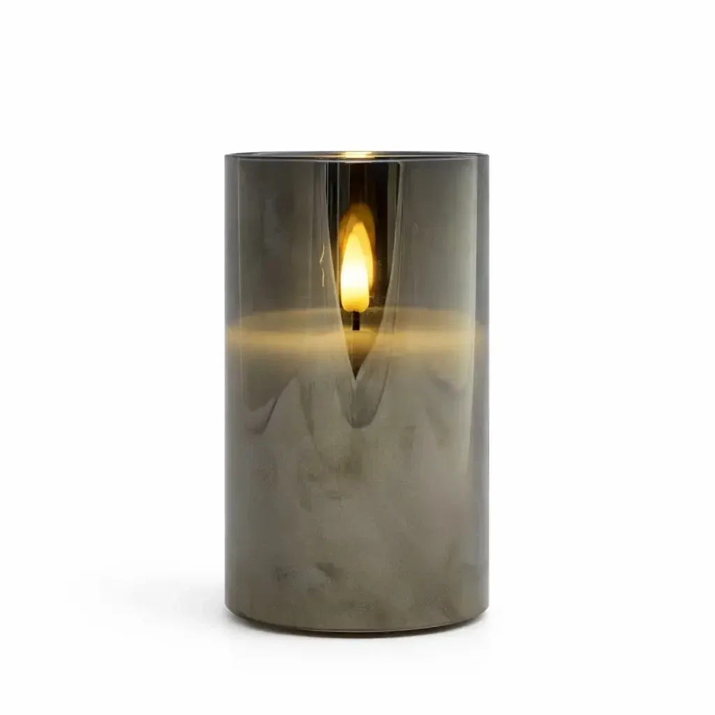 Batteriebetriebene LED-Kerze im Glas, Ø 7,5 × 10 cm, grau, 2× AA