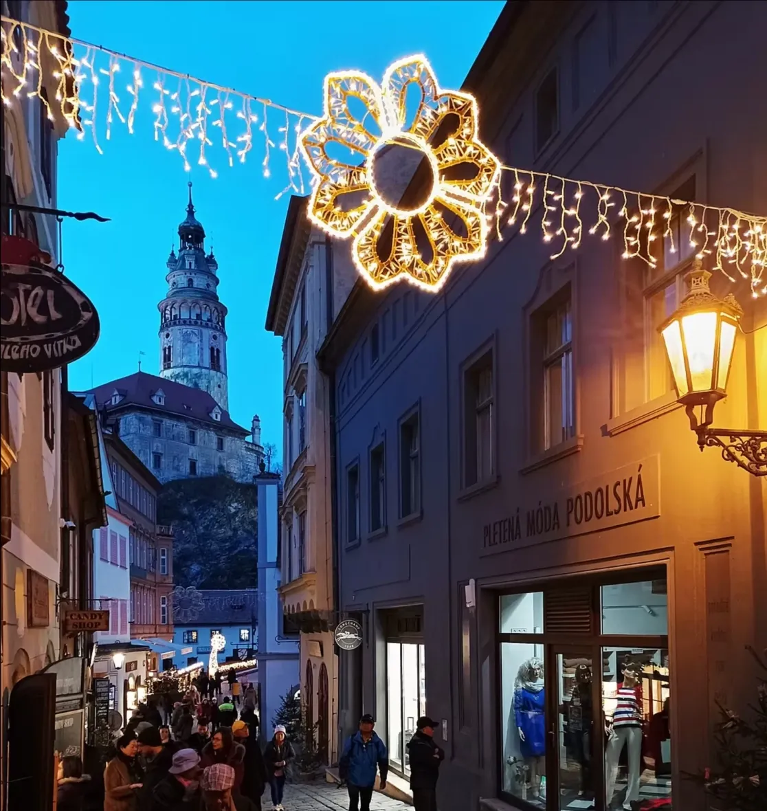 Gasse unterhalb des Schlosses