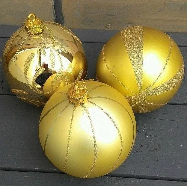3 goldene Kugeln 12 cm, Dekor. 1 glänzend + 2 matt